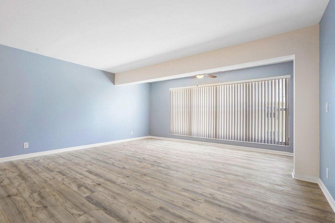 На продажу: $245,000 (2 спален, 2 ванн, 1335 Квадратных фут)