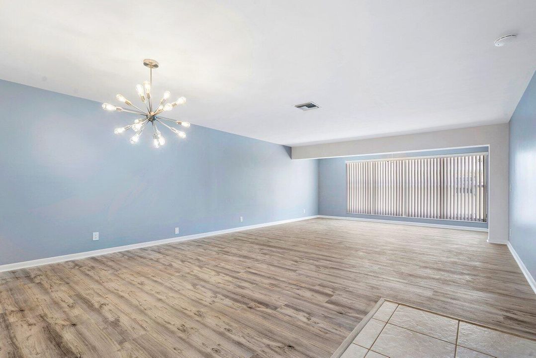 На продажу: $245,000 (2 спален, 2 ванн, 1335 Квадратных фут)