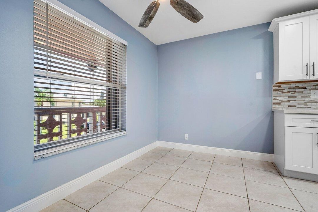 На продажу: $245,000 (2 спален, 2 ванн, 1335 Квадратных фут)