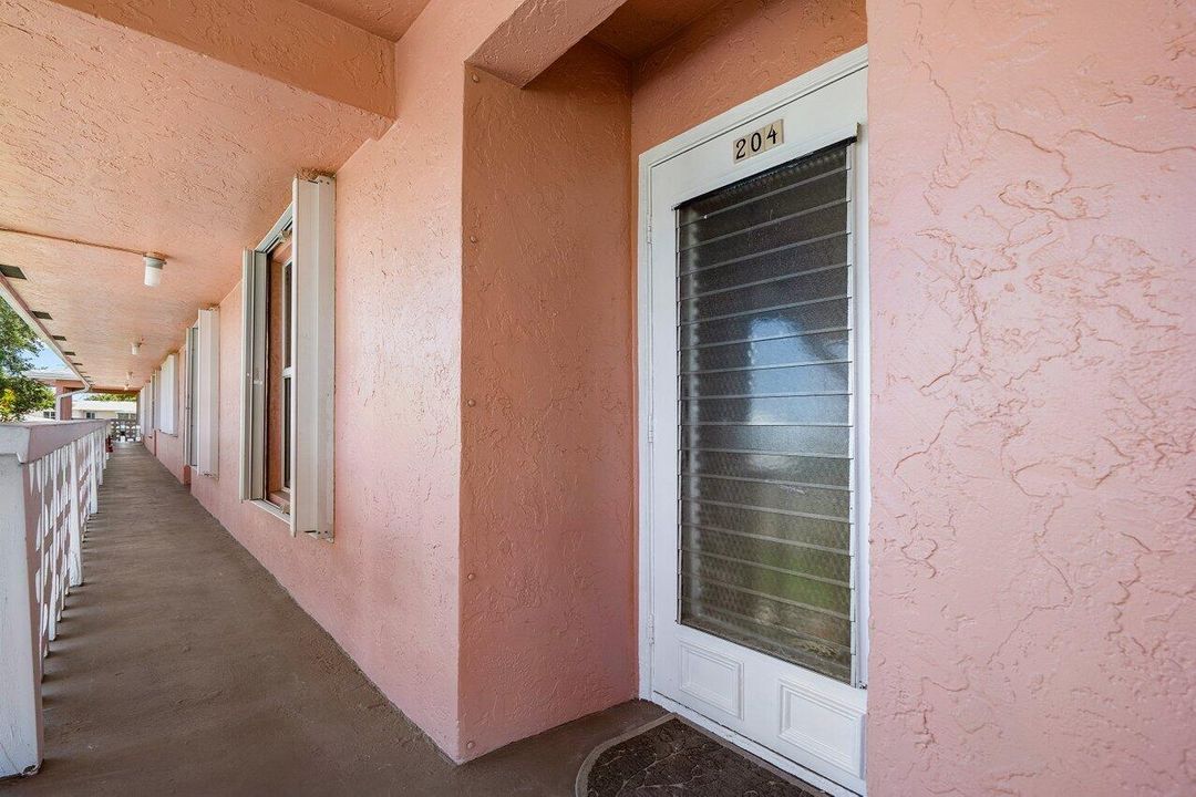 На продажу: $245,000 (2 спален, 2 ванн, 1335 Квадратных фут)