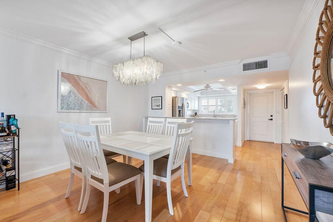 В аренду: $4,500 (2 спален, 2 ванн, 1201 Квадратных фут)