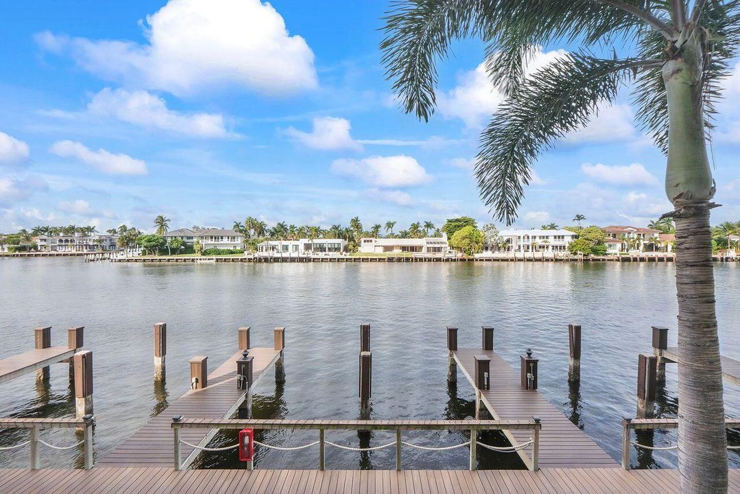 В аренду: $4,500 (2 спален, 2 ванн, 1201 Квадратных фут)