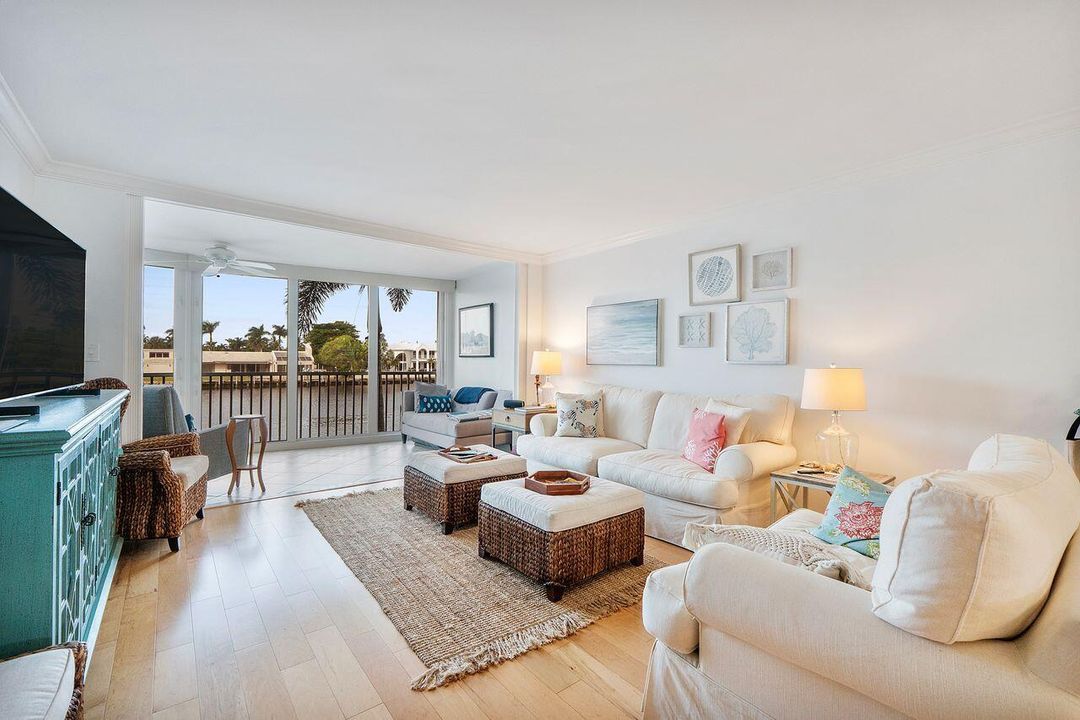 В аренду: $4,500 (2 спален, 2 ванн, 1201 Квадратных фут)