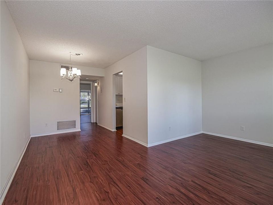 出租: $1,250 (1 贝兹, 1 浴室, 679 平方英尺)