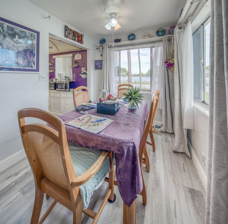 For Sale: $210,000 (2 beds, 1 baths, 880 Square Feet)