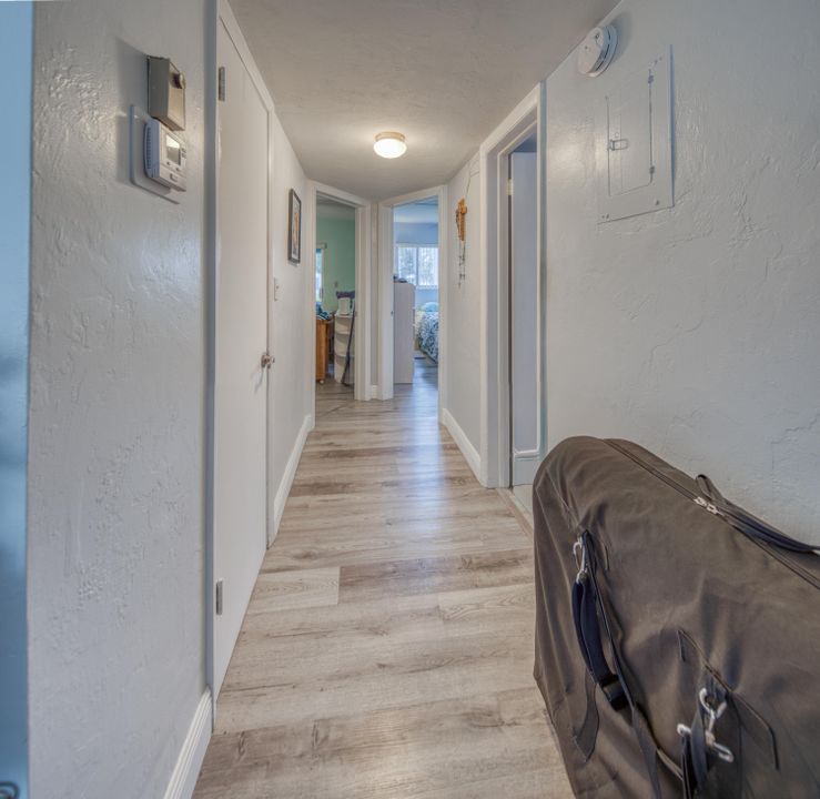 For Sale: $210,000 (2 beds, 1 baths, 880 Square Feet)