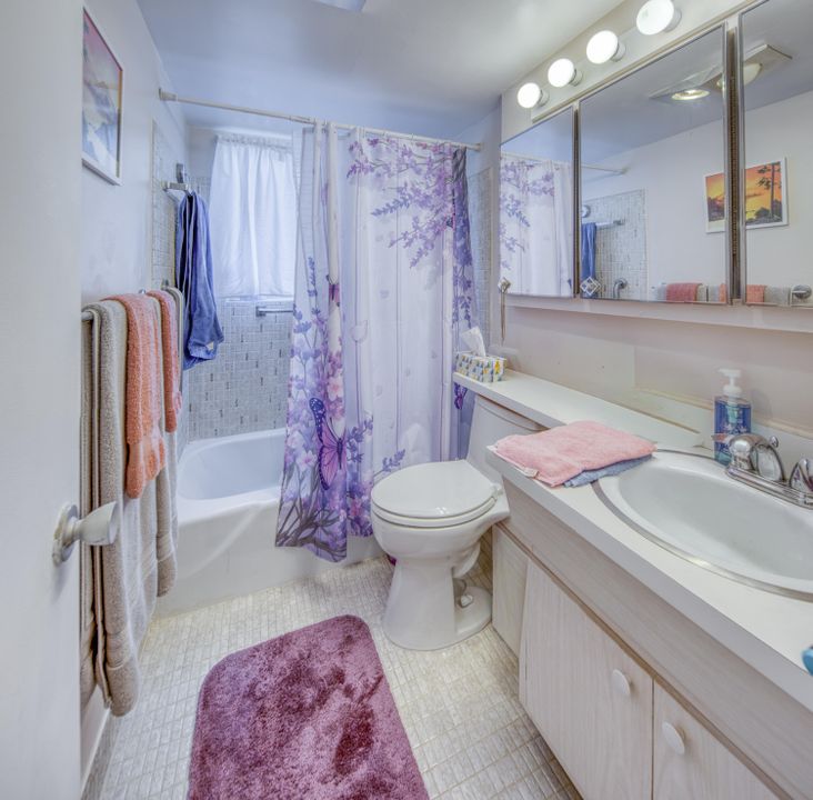 For Sale: $210,000 (2 beds, 1 baths, 880 Square Feet)