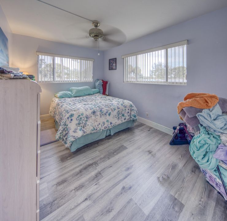 For Sale: $210,000 (2 beds, 1 baths, 880 Square Feet)