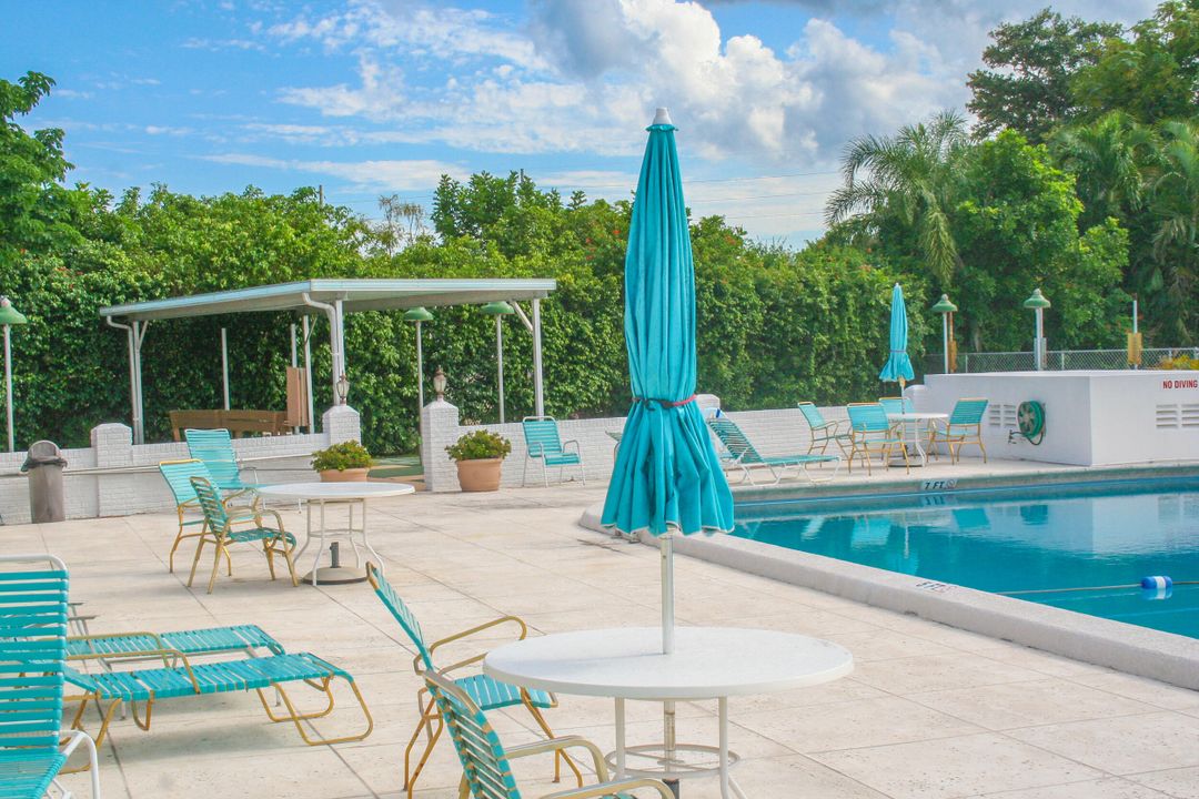 For Sale: $210,000 (2 beds, 1 baths, 880 Square Feet)