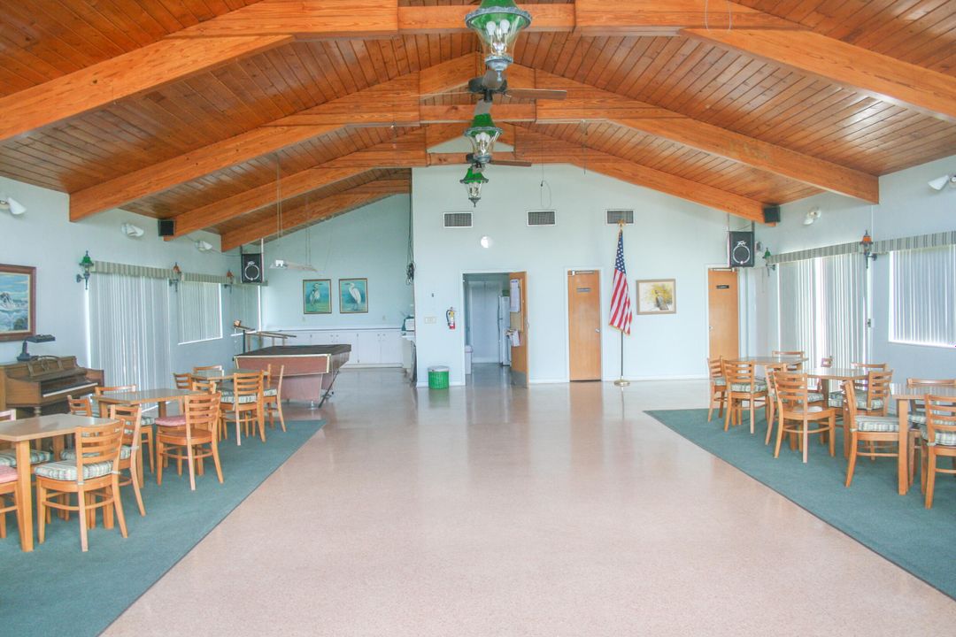 For Sale: $210,000 (2 beds, 1 baths, 880 Square Feet)