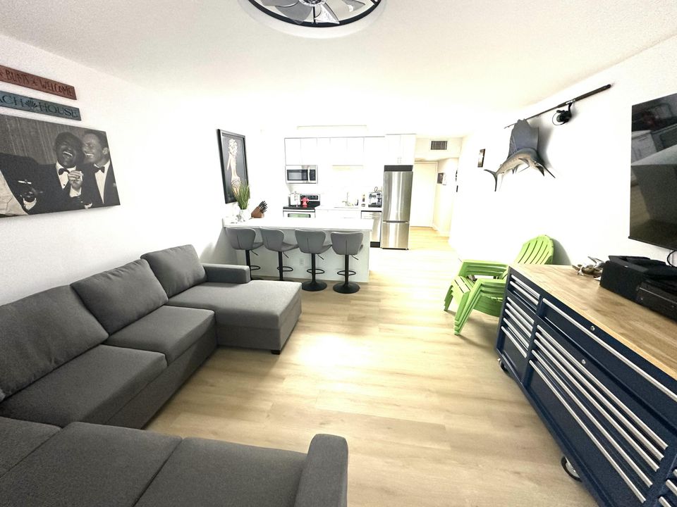 En Venta: $359,000 (1 camas, 1 baños, 785 Pies cuadrados)