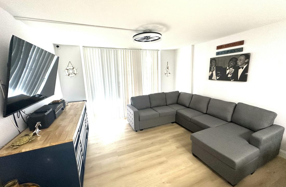 En Venta: $359,000 (1 camas, 1 baños, 785 Pies cuadrados)