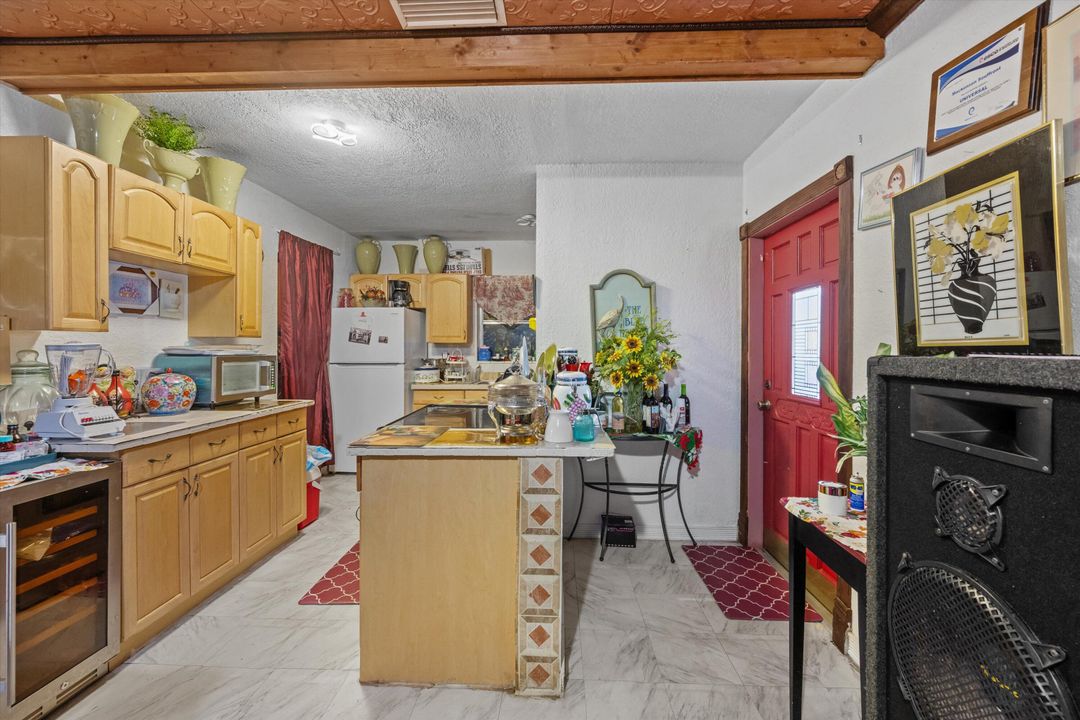 На продажу: $440,000 (3 спален, 1 ванн, 1399 Квадратных фут)