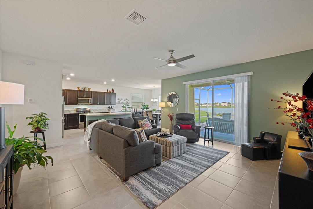 待售: $409,900 (3 贝兹, 3 浴室, 2210 平方英尺)