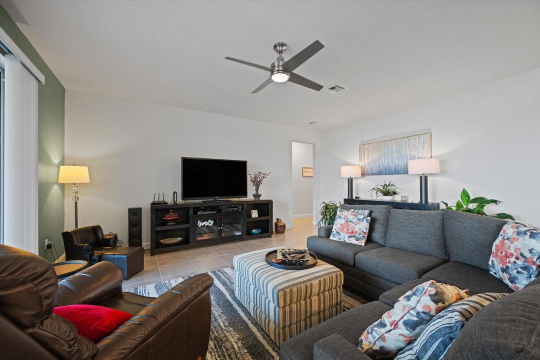 待售: $409,900 (3 贝兹, 3 浴室, 2210 平方英尺)