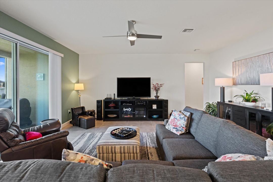 待售: $409,900 (3 贝兹, 3 浴室, 2210 平方英尺)