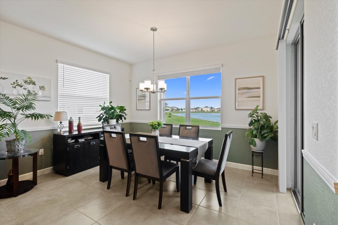 待售: $409,900 (3 贝兹, 3 浴室, 2210 平方英尺)