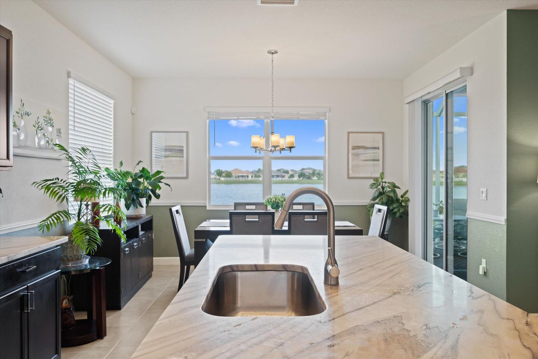 待售: $409,900 (3 贝兹, 3 浴室, 2210 平方英尺)