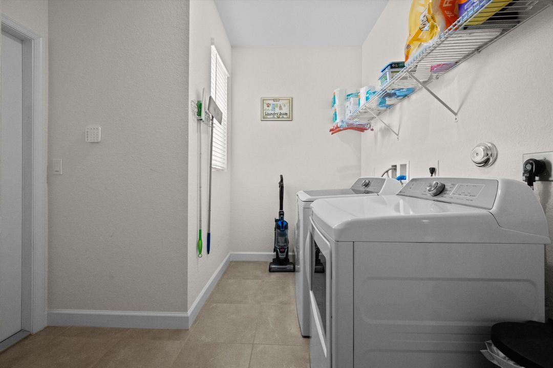 待售: $409,900 (3 贝兹, 3 浴室, 2210 平方英尺)