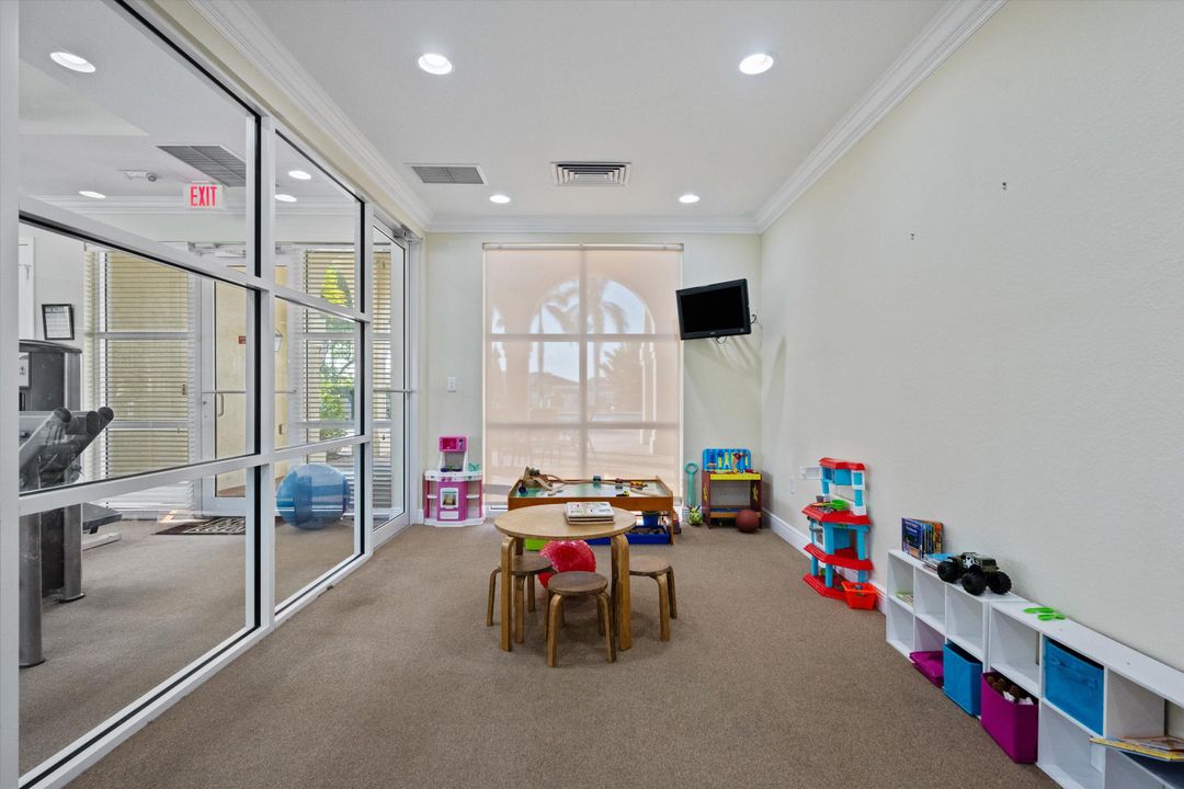 待售: $409,900 (3 贝兹, 3 浴室, 2210 平方英尺)