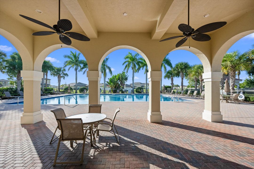 待售: $409,900 (3 贝兹, 3 浴室, 2210 平方英尺)