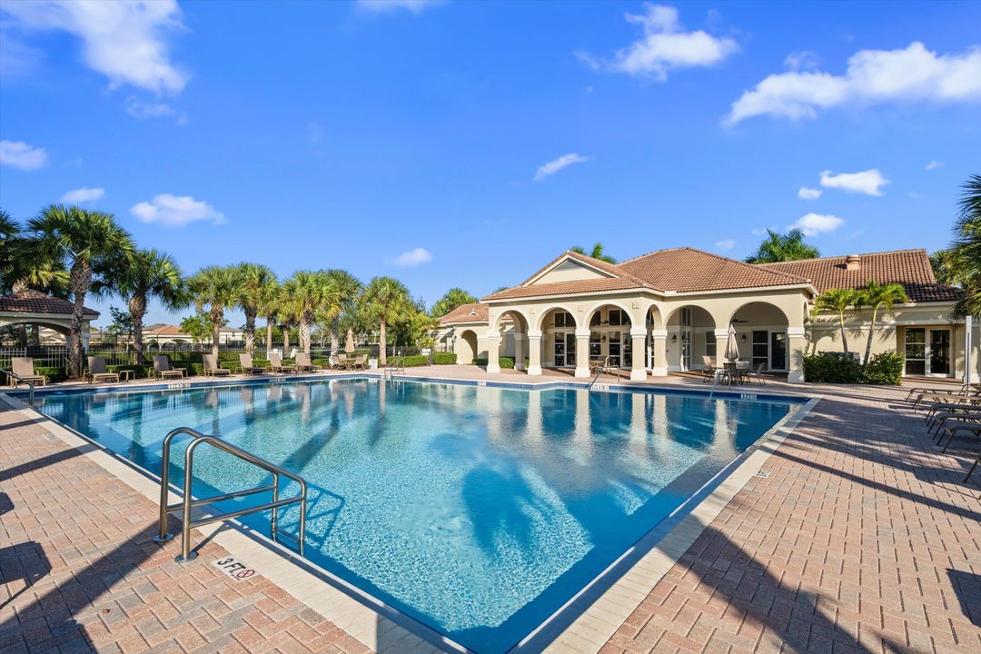 待售: $409,900 (3 贝兹, 3 浴室, 2210 平方英尺)