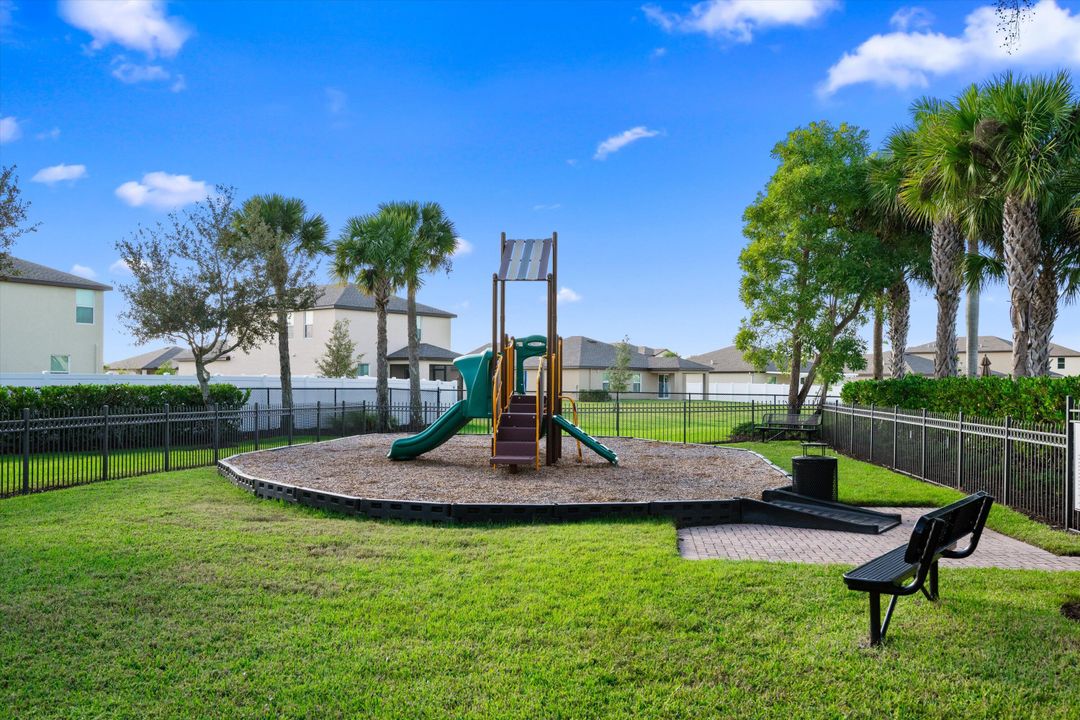 待售: $409,900 (3 贝兹, 3 浴室, 2210 平方英尺)