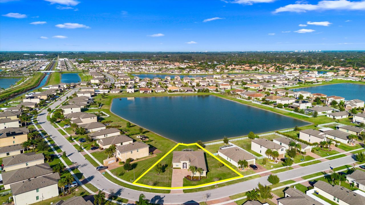 待售: $409,900 (3 贝兹, 3 浴室, 2210 平方英尺)