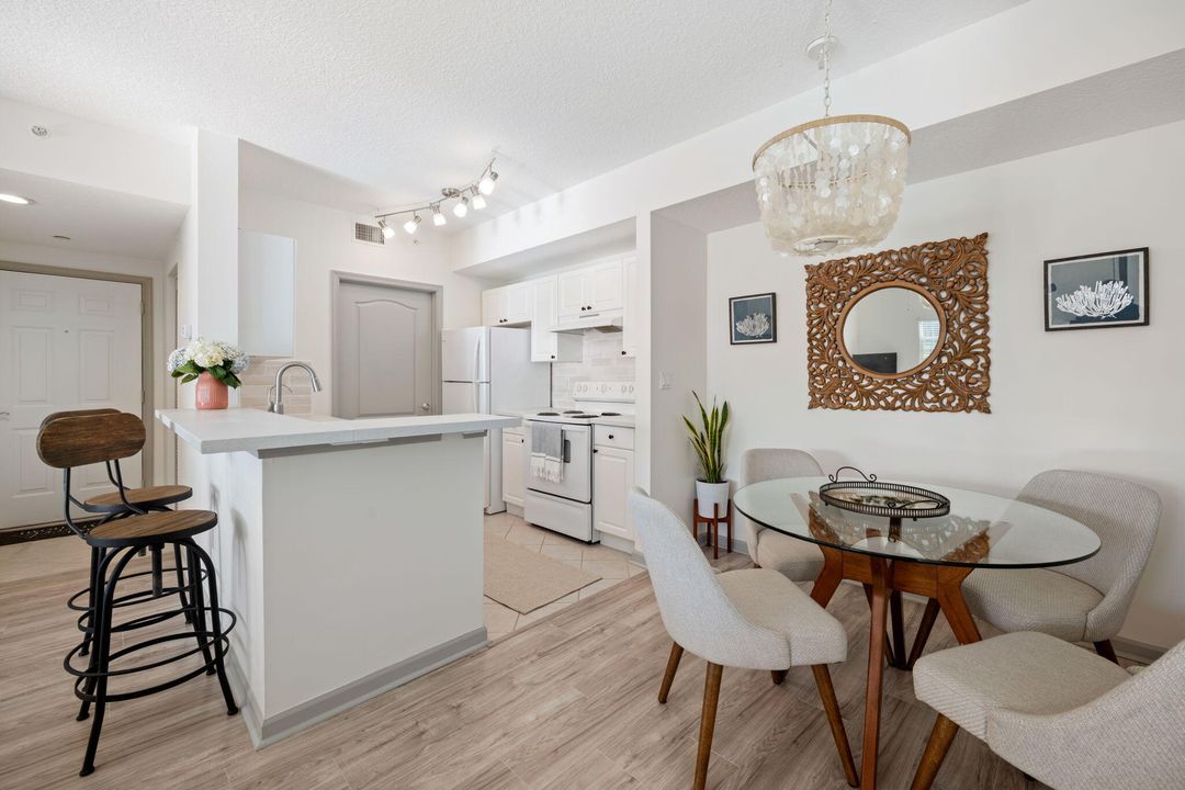 На продажу: $249,000 (2 спален, 2 ванн, 994 Квадратных фут)