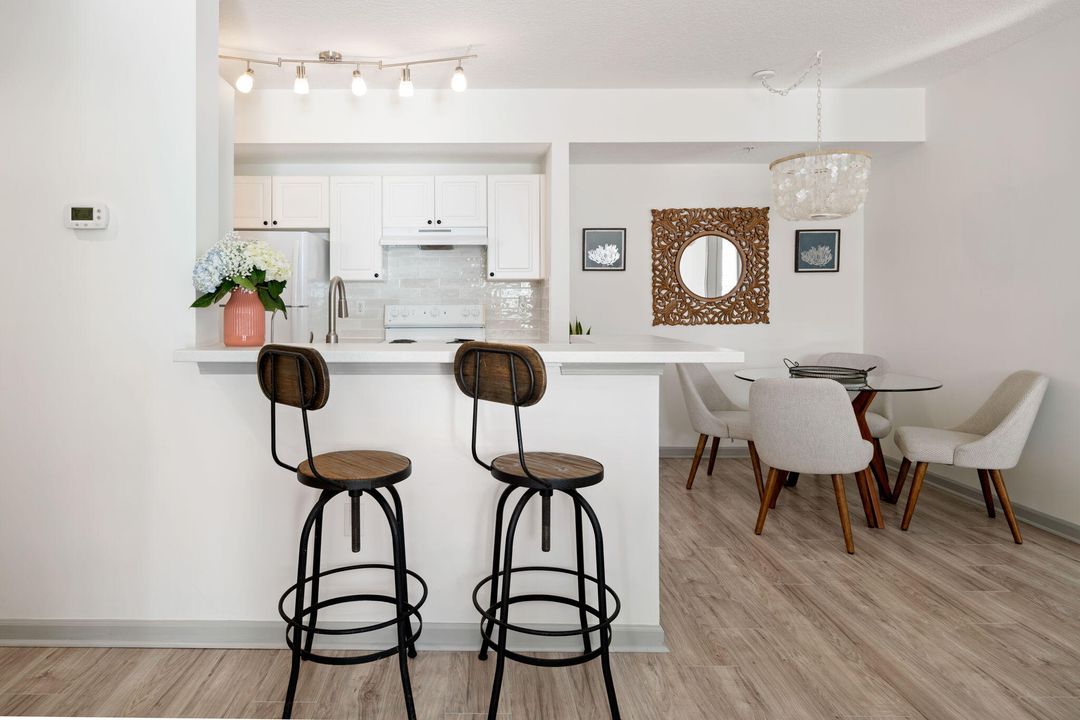 На продажу: $249,000 (2 спален, 2 ванн, 994 Квадратных фут)