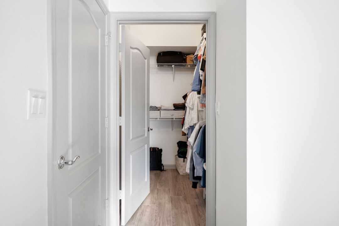 На продажу: $249,000 (2 спален, 2 ванн, 994 Квадратных фут)