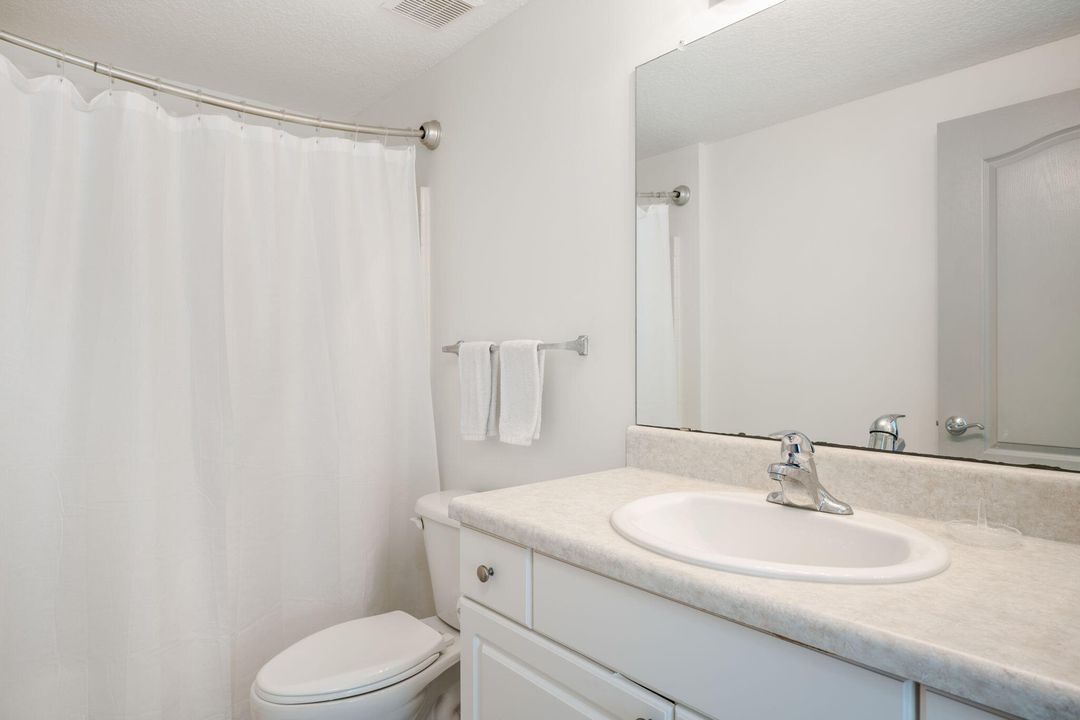 На продажу: $249,000 (2 спален, 2 ванн, 994 Квадратных фут)