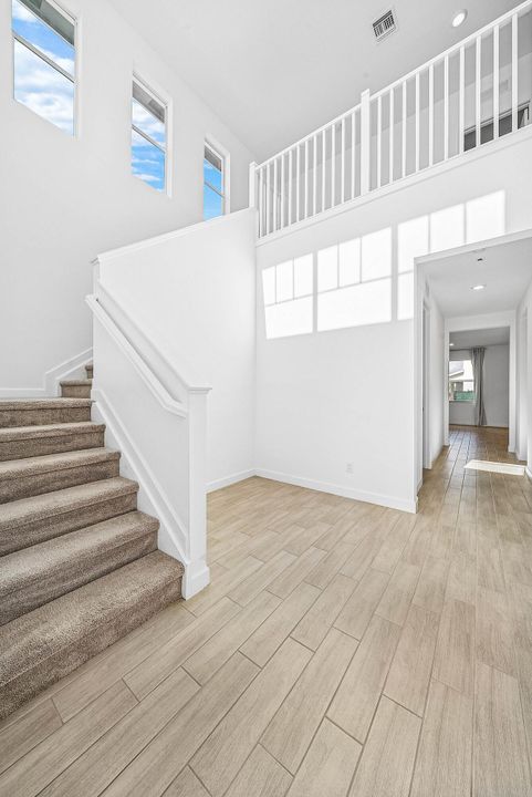 待售: $680,000 (4 贝兹, 3 浴室, 2401 平方英尺)