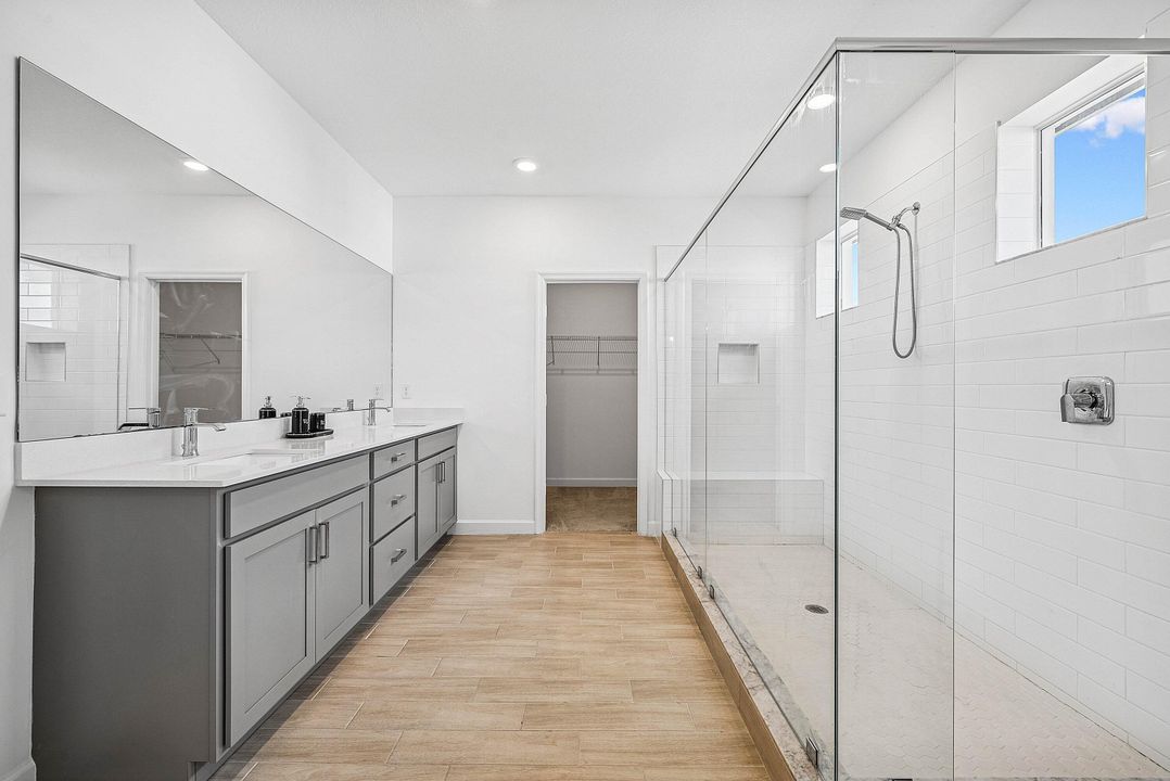 待售: $680,000 (4 贝兹, 3 浴室, 2401 平方英尺)