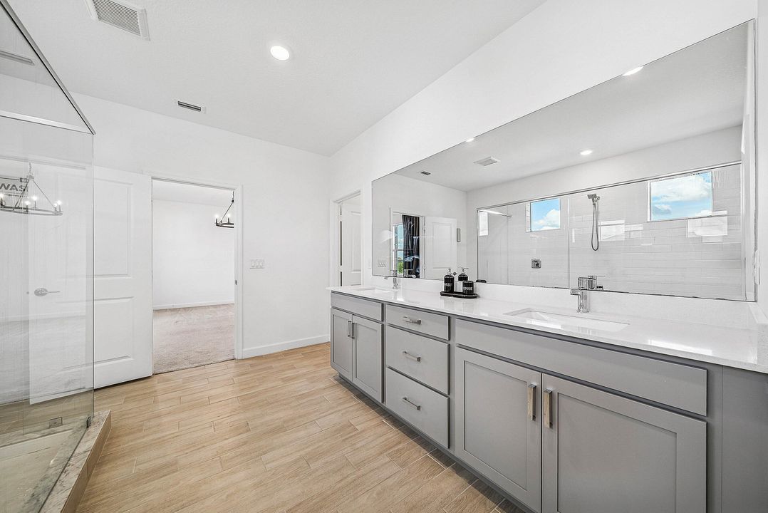 待售: $680,000 (4 贝兹, 3 浴室, 2401 平方英尺)