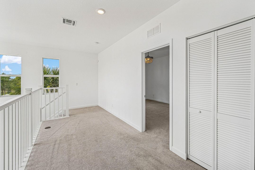 待售: $680,000 (4 贝兹, 3 浴室, 2401 平方英尺)