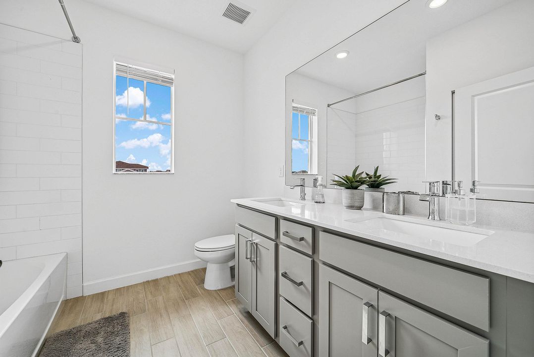 待售: $680,000 (4 贝兹, 3 浴室, 2401 平方英尺)