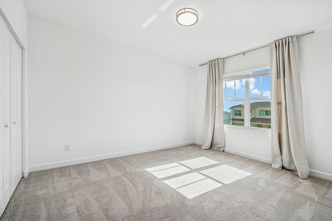 待售: $680,000 (4 贝兹, 3 浴室, 2401 平方英尺)