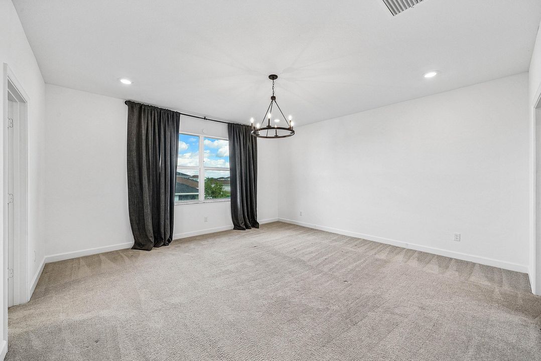 待售: $680,000 (4 贝兹, 3 浴室, 2401 平方英尺)