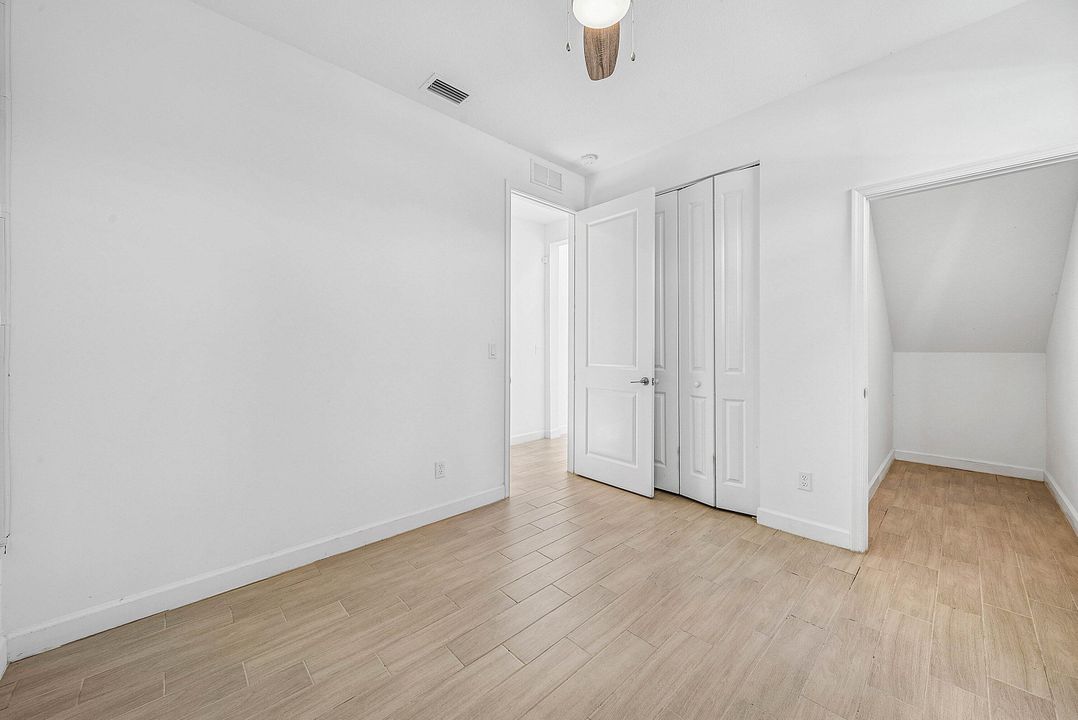 待售: $680,000 (4 贝兹, 3 浴室, 2401 平方英尺)