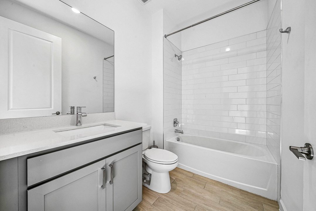 待售: $680,000 (4 贝兹, 3 浴室, 2401 平方英尺)