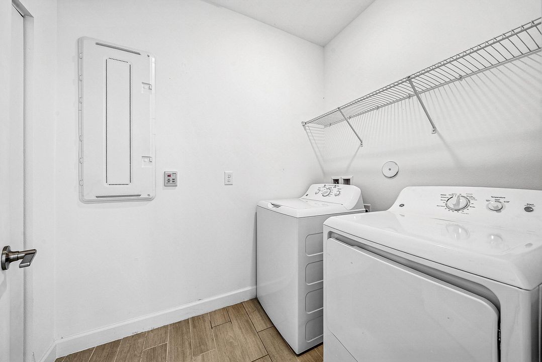 待售: $680,000 (4 贝兹, 3 浴室, 2401 平方英尺)