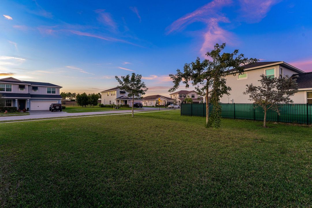 待售: $680,000 (4 贝兹, 3 浴室, 2401 平方英尺)