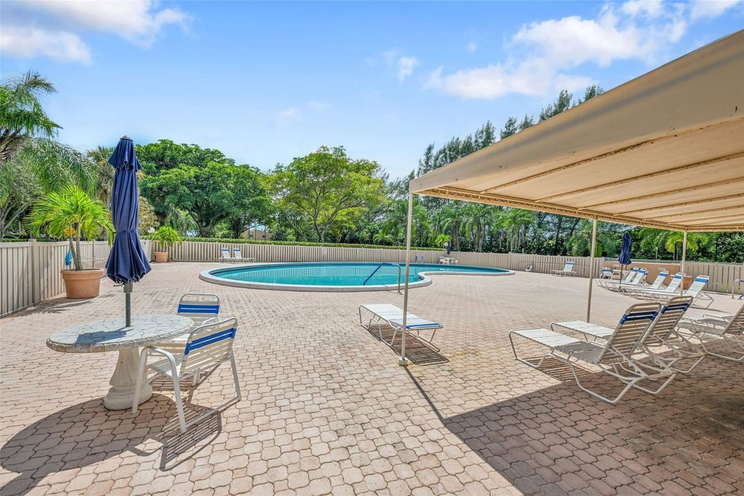 For Rent: $2,000 (1 beds, 2 baths, 930 Square Feet)