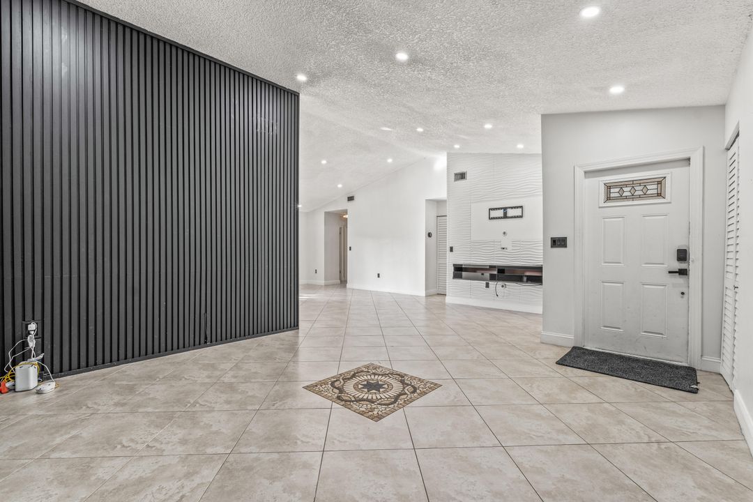 待售: $640,000 (4 贝兹, 2 浴室, 1801 平方英尺)