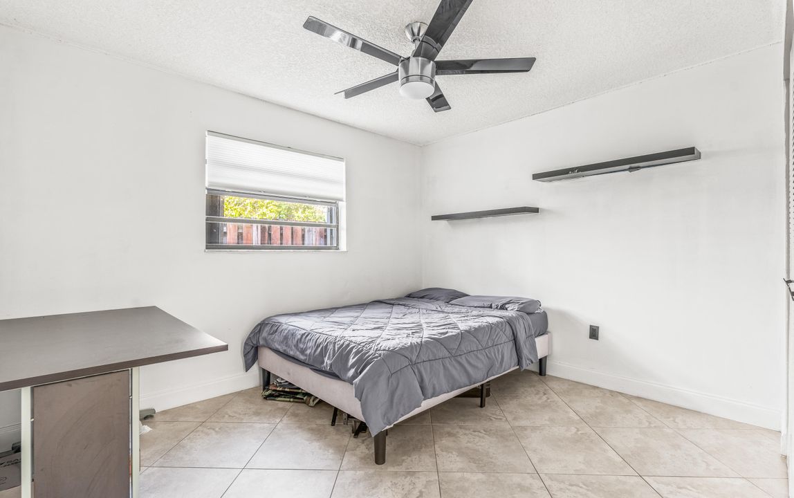 待售: $640,000 (4 贝兹, 2 浴室, 1801 平方英尺)