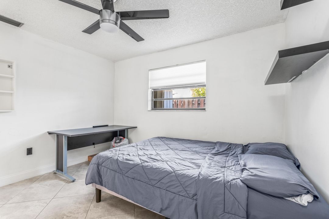 待售: $640,000 (4 贝兹, 2 浴室, 1801 平方英尺)