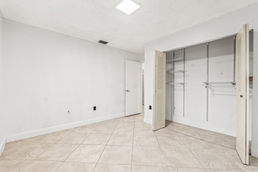 待售: $640,000 (4 贝兹, 2 浴室, 1801 平方英尺)