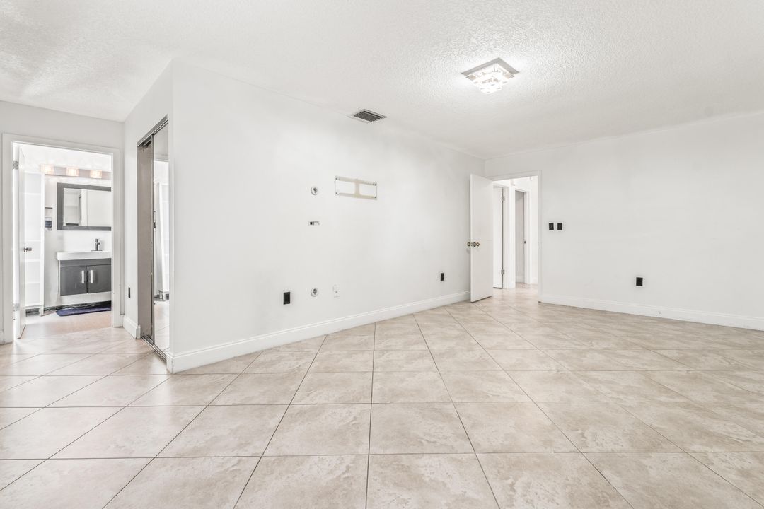 待售: $640,000 (4 贝兹, 2 浴室, 1801 平方英尺)