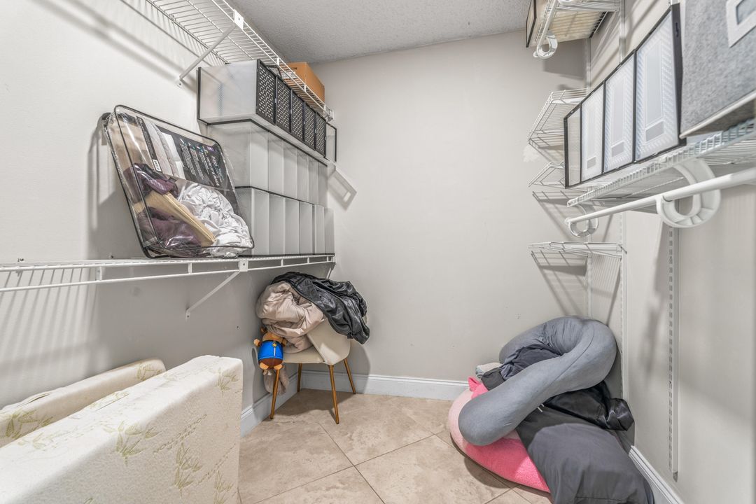 待售: $640,000 (4 贝兹, 2 浴室, 1801 平方英尺)